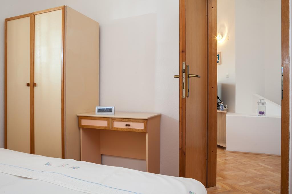 Kornelija 2 Apartment Podgora Room photo