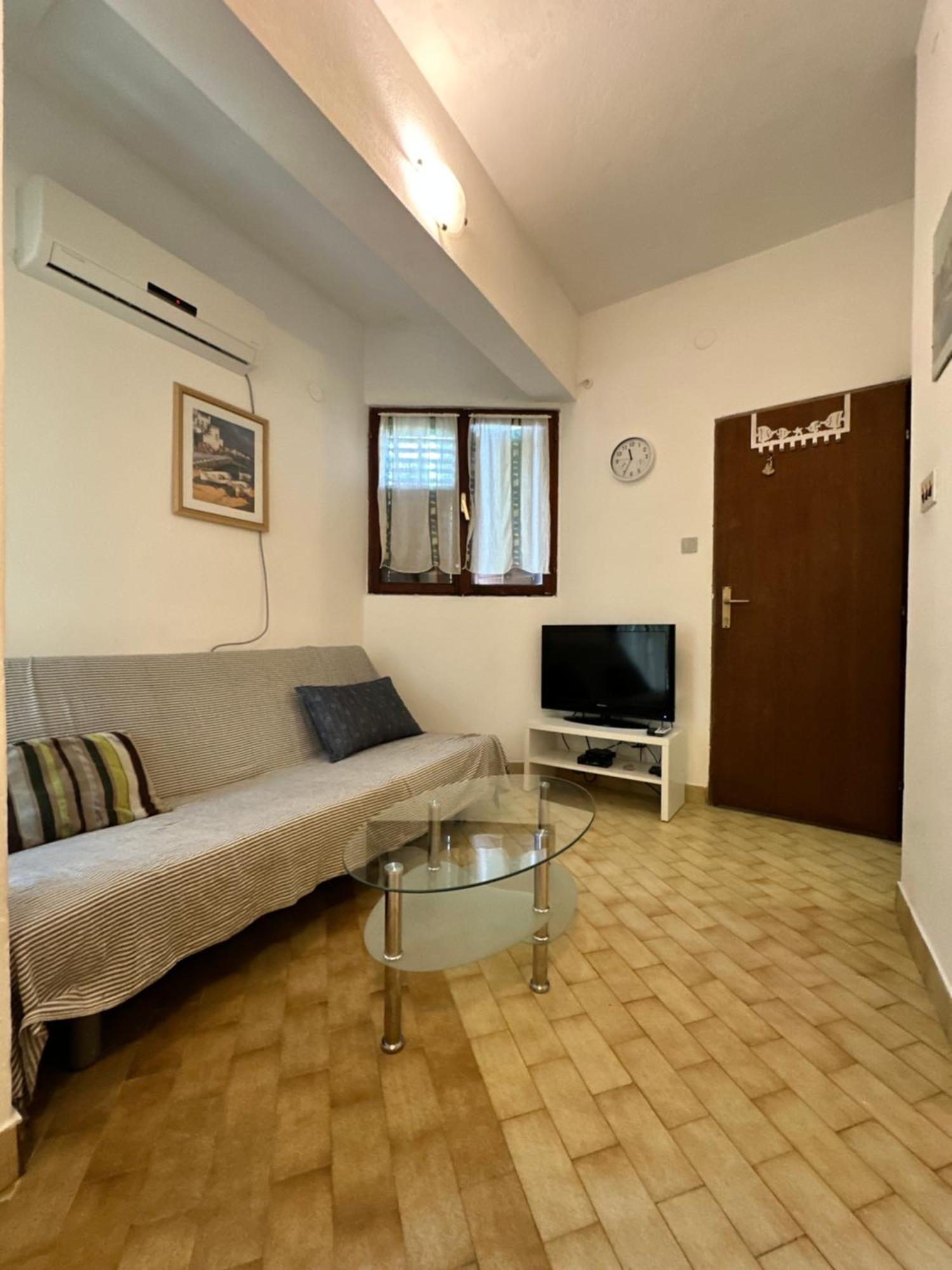 Kornelija 2 Apartment Podgora Exterior photo
